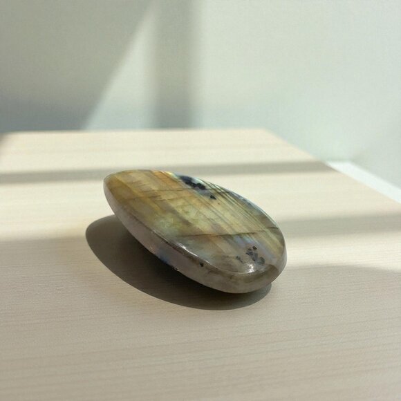 33.31 Carat Pear-Shaped Cabochon Labradorite Gemstone - Live Show Listing - Picture 3 of 3